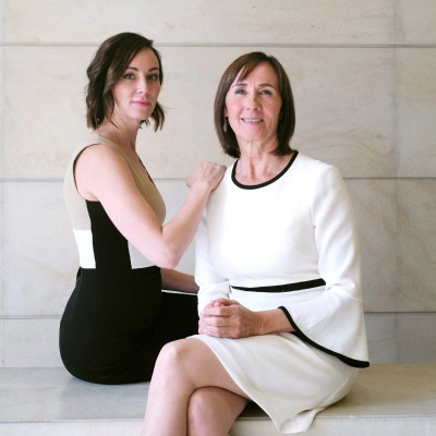 Amanda Lindhout and her mother, Lorinda Lindhout, posed together. 